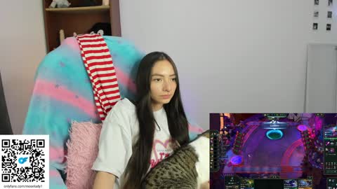 Snapshot of moonlady_ chatting on December 21, 11:34 pm MOON  online show from December 21, 11:34 pm