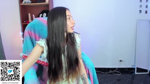 Snapshot of moonlady_ chatting on December 23, 4:22 am MOON  online show from December 23, 4:22 am