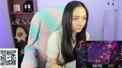 Snapshot of moonlady_ chatting on January 18, 5:20 am MOON  online show from January 18, 5:20 am