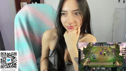 Snapshot of moonlady_ chatting on January 20, 2:22 am MOON  online show from January 20, 2:22 am