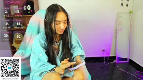 Snapshot of moonlady_ chatting on January 21, 6:33 am MOON  online show from January 21, 6:33 am