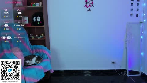 Snapshot of moonlady_ chatting on January 25, 1:21 am MOON  online show from January 25, 1:21 am