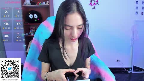 Snapshot of moonlady_ chatting on January 28, 1:50 am MOON  online show from January 28, 1:50 am