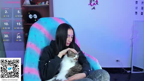 Snapshot of moonlady_ chatting on January 28, 5:00 am MOON  online show from January 28, 5:00 am