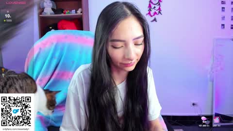 Snapshot of moonlady_ chatting on February 1, 2:37 am MOON  online show from February 1, 2:37 am