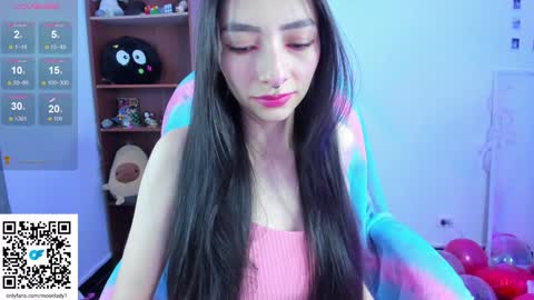 Snapshot of moonlady_ chatting on February 2, 11:21 pm MOON  online show from February 2, 11:21 pm