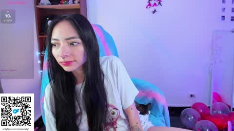 Snapshot of moonlady_ chatting on February 5, 2:29 am MOON  online show from February 5, 2:29 am