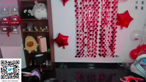 Snapshot of moonlady_ chatting on February 25, 2:25 am MOON  online show from February 25, 2:25 am