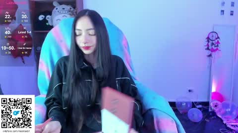 Snapshot of moonlady_ chatting on March 5, 2:46 am MOON  online show from March 5, 2:46 am