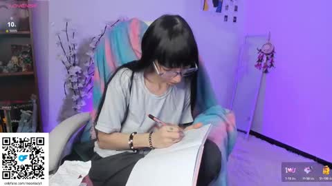 Snapshot of moonlady_ chatting on September 25, 5:22 am MOON  online show from September 25, 5:22 am