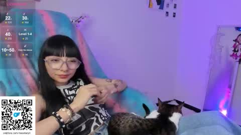 Snapshot of moonlady_ chatting on October 3, 1:13 am MOON  online show from October 3, 1:13 am