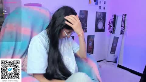 Snapshot of moonlady_ chatting on October 25, 6:10 am MOON  online show from October 25, 6:10 am