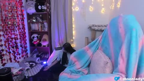Snapshot of moonlady_ chatting on April 29, 11:33 pm MOON online show from April 29, 11:33 pm