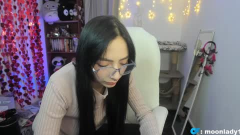Snapshot of moonlady_ chatting on May 2, 12:26 am MOON online show from May 2, 12:26 am