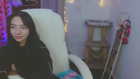 Snapshot of moonlady_ chatting on May 3, 12:27 am MOON online show from May 3, 12:27 am