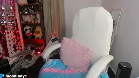 Snapshot of moonlady_ chatting on May 21, 4:30 am MOON online show from May 21, 4:30 am