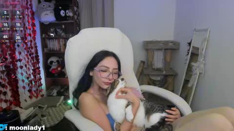 Snapshot of moonlady_ chatting on May 22, 2:19 am MOON online show from May 22, 2:19 am