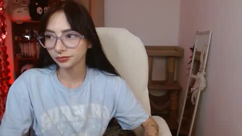 Snapshot of moonlady_ chatting on May 26, 3:35 am MOON online show from May 26, 3:35 am