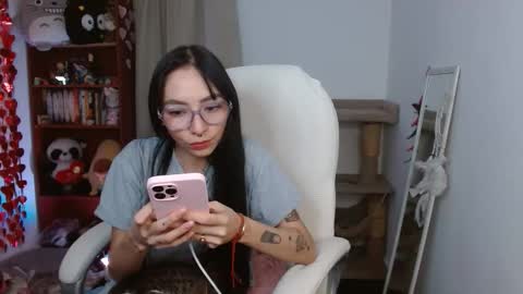 Snapshot of moonlady_ chatting on May 27, 4:53 am MOON online show from May 27, 4:53 am
