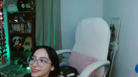 Snapshot of moonlady_ chatting on May 28, 4:10 am MOON online show from May 28, 4:10 am