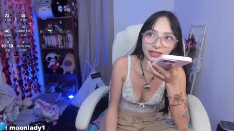 Snapshot of moonlady_ chatting on May 30, 1:14 am MOON online show from May 30, 1:14 am
