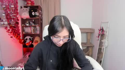 Snapshot of moonlady_ chatting on June 1, 12:56 am MOON online show from June 1, 12:56 am