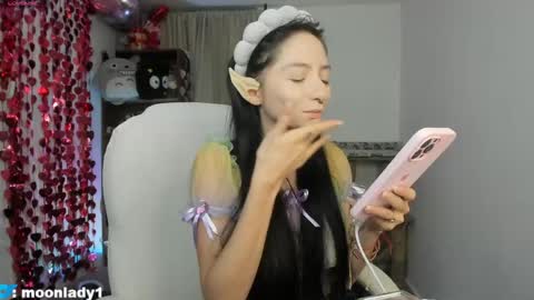 Snapshot of moonlady_ chatting on June 5, 11:32 pm MOON online show from June 5, 11:32 pm