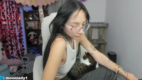 Snapshot of moonlady_ chatting on June 8, 4:13 am MOON online show from June 8, 4:13 am