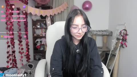 Snapshot of moonlady_ chatting on June 11, 2:33 am MOON online show from June 11, 2:33 am