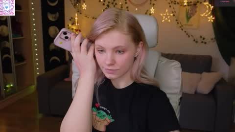 Mia   online show from March 25, 6:47 pm