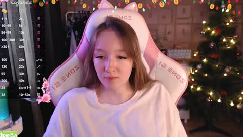 Snapshot of moonlish_siren chatting on December 23, 8:55 am Katrin online show from December 23, 8:55 am