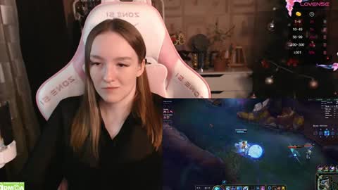 Snapshot of moonlish_siren chatting on January 21, 10:51 pm Katrin online show from January 21, 10:51 pm