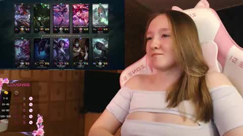 Snapshot of moonlish_siren chatting on September 20, 9:27 pm Katrin online show from September 20, 9:27 pm