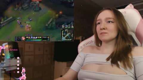 Snapshot of moonlish_siren chatting on October 11, 8:29 pm Katrin online show from October 11, 8:29 pm