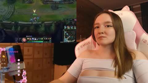 Snapshot of moonlish_siren chatting on October 20, 9:15 pm Katrin online show from October 20, 9:15 pm