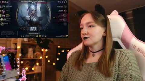 Snapshot of moonlish_siren chatting on October 28, 9:06 pm Katrin online show from October 28, 9:06 pm