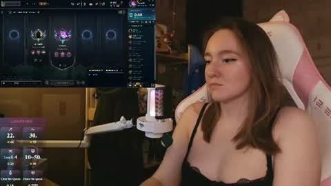 Snapshot of moonlish_siren chatting on June 15, 6:32 pm Katrin online show from June 15, 6:32 pm