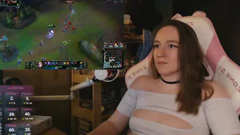 Snapshot of moonlish_siren chatting on July 8, 6:34 pm Katrin online show from July 8, 6:34 pm