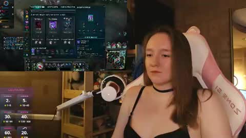 Snapshot of moonlish_siren chatting on July 15, 6:35 pm Katrin online show from July 15, 6:35 pm