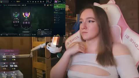 Snapshot of moonlish_siren chatting on July 21, 10:01 pm Katrin online show from July 21, 10:01 pm