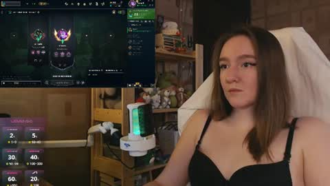 Snapshot of moonlish_siren chatting on July 27, 1:34 am Katrin online show from July 27, 1:34 am