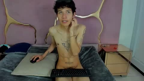 moonsandglow online show from January 25, 5:40 am