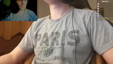 Snapshot of moonsire chatting on January 16, 8:33 am Moonsire online show from January 16, 8:33 am