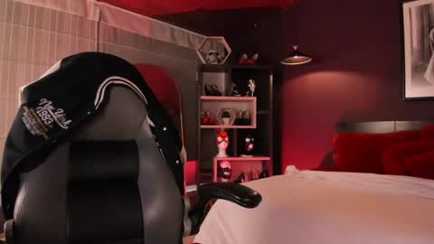 Michelle online show from August 7, 12:51 pm