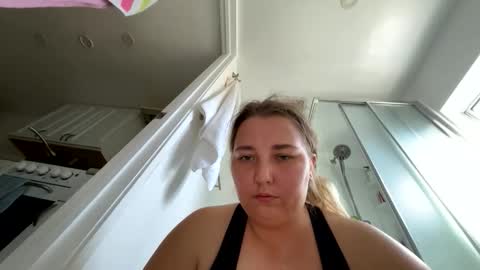 moorning_burst online show from November 3, 8:10 pm