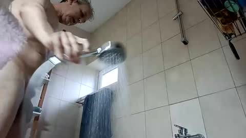 moos1 online show from April 21, 4:52 am