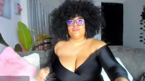 Snapshot of moradaniels chatting on January 17, 10:22 am   online show from January 17, 10:22 am