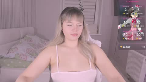 Snapshot of moranosofia chatting on December 6, 1:40 am Sofia     online show from December 6, 1:40 am