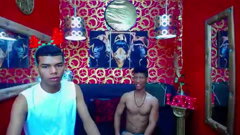 Snapshot of morenoblack23cm chatting on December 3, 7:11 pm duohot23 online show from December 3, 7:11 pm