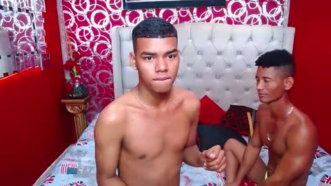 Snapshot of morenoblack23cm chatting on January 21, 1:18 am duohot23 online show from January 21, 1:18 am